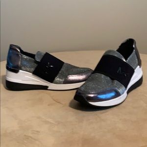 Slip on tennis shoes